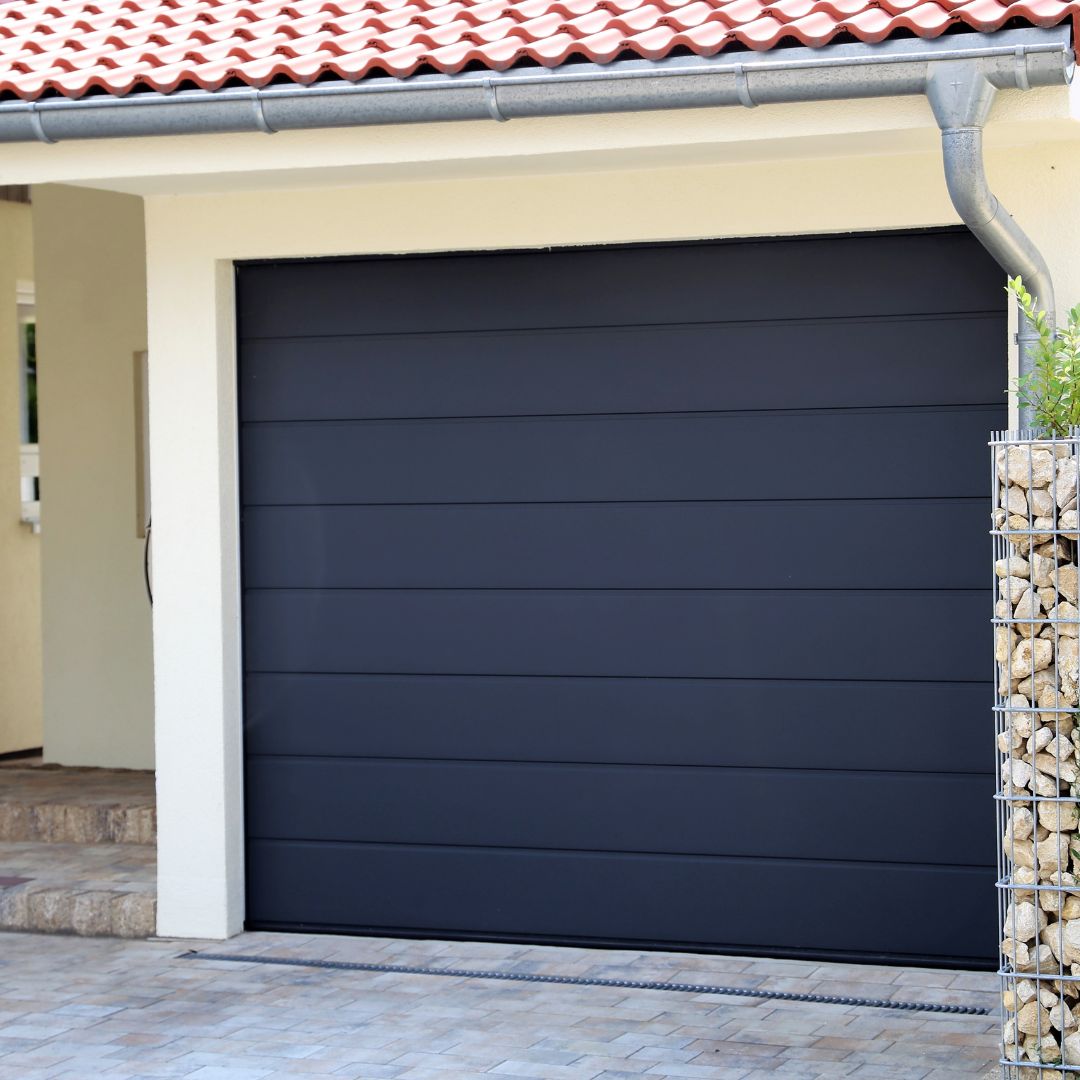 Aluminium garage door